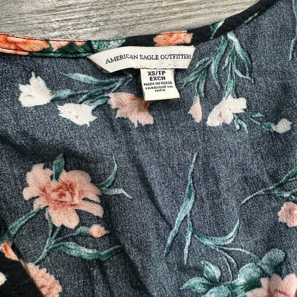 Women’s American Eagle Tie Front Floral Cropped Ruffle Bell Sleeve Blouse - Picture 4 of 11